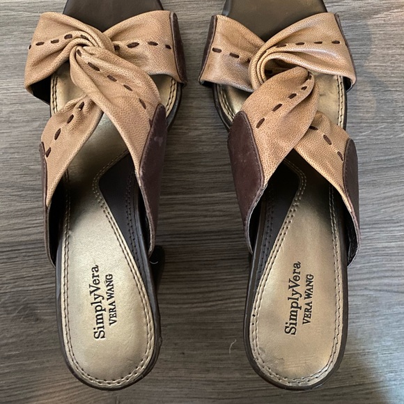 Vera Wang Heels - Picture 3 of 3